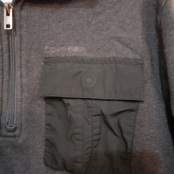 Calvin Klein Pull Over Sweater - Picture 4 of 4